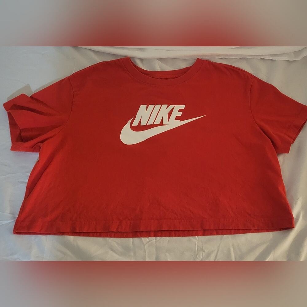 Nike Red Cropped Tee White Swoosh Logo Size L - Picture 2 of 5